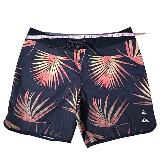 Quiksilver Highline ~ Mens Boardshorts ~ size 38 ~ black with leaf print - Picture 10 of 12